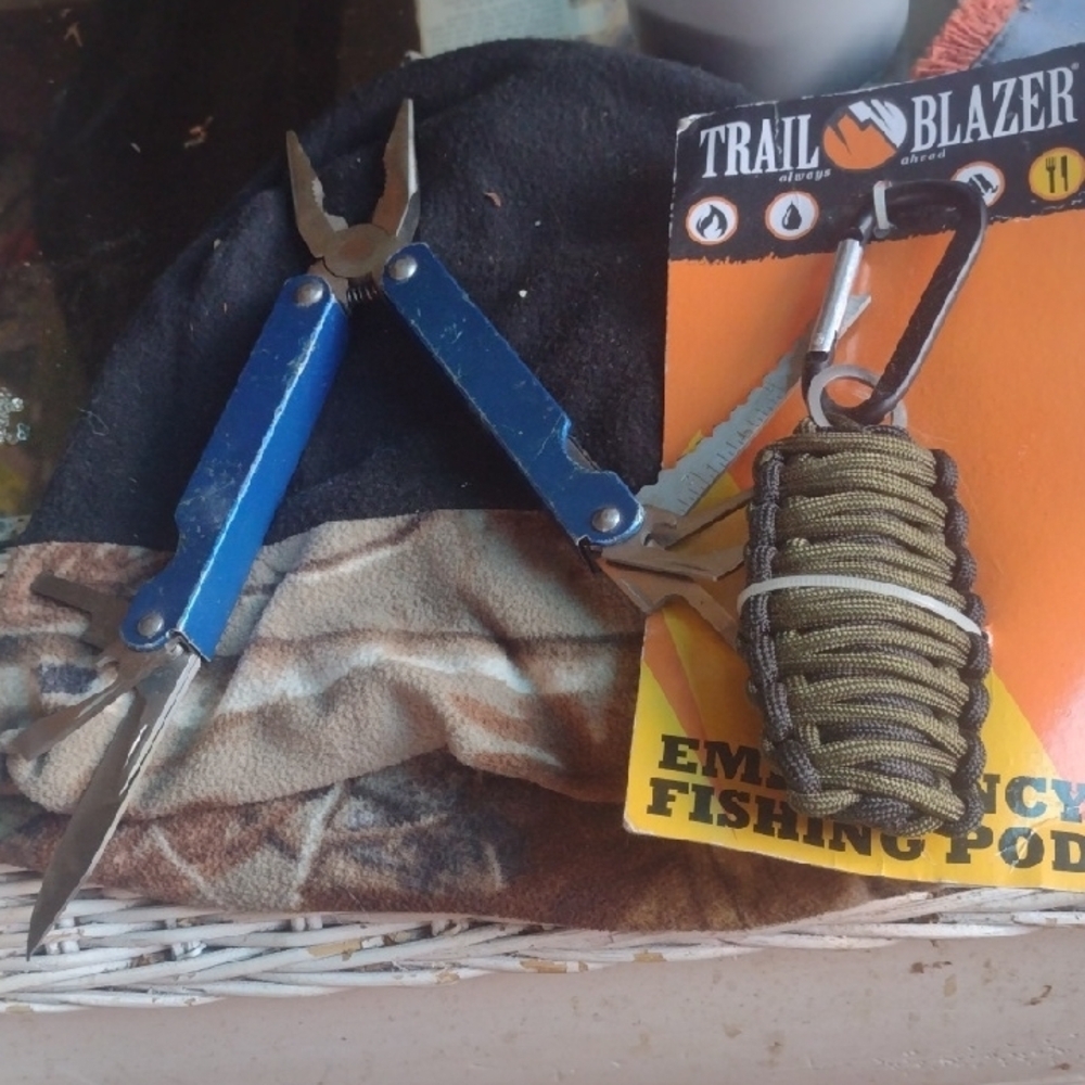 Trail Blazer Multi-Tool with Emergency Fishing Pod